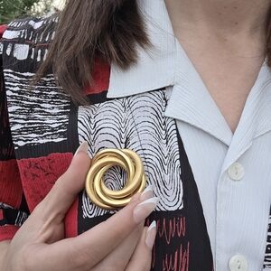 Vintage Gold Tone Entwined Love Knot Brooch Pin